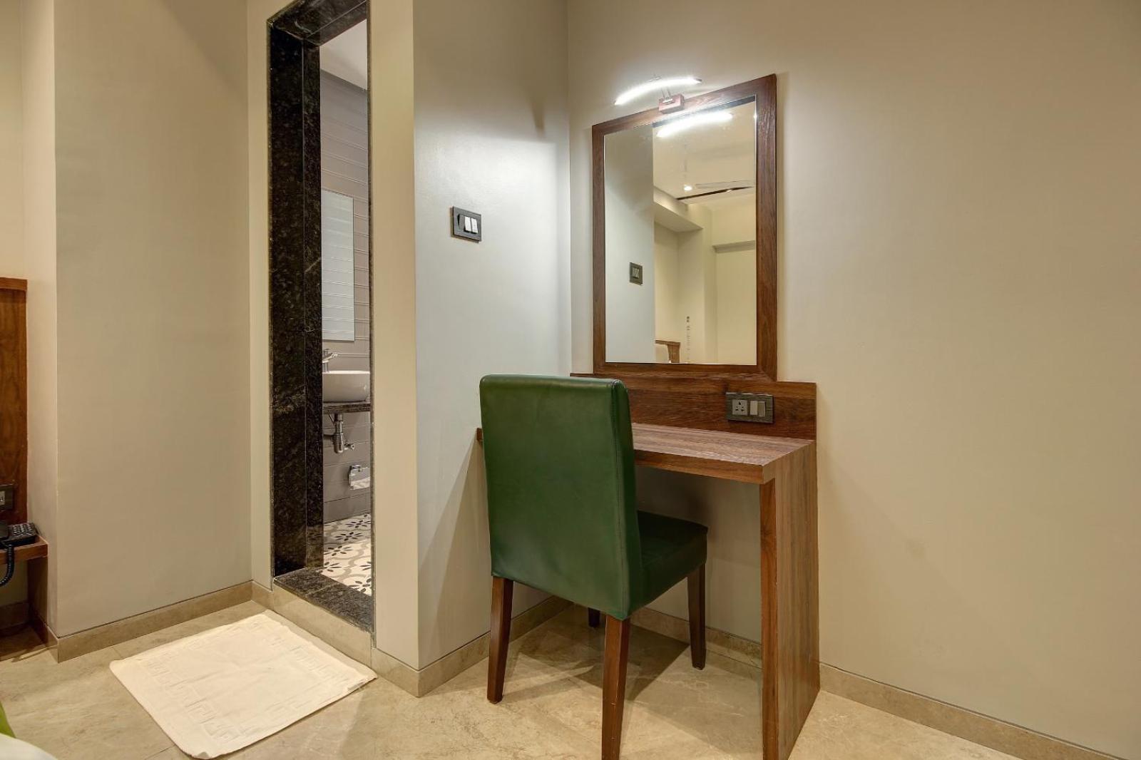 Magnus Fortune House Business Hotel , Magarpatta Mundhva Extérieur photo