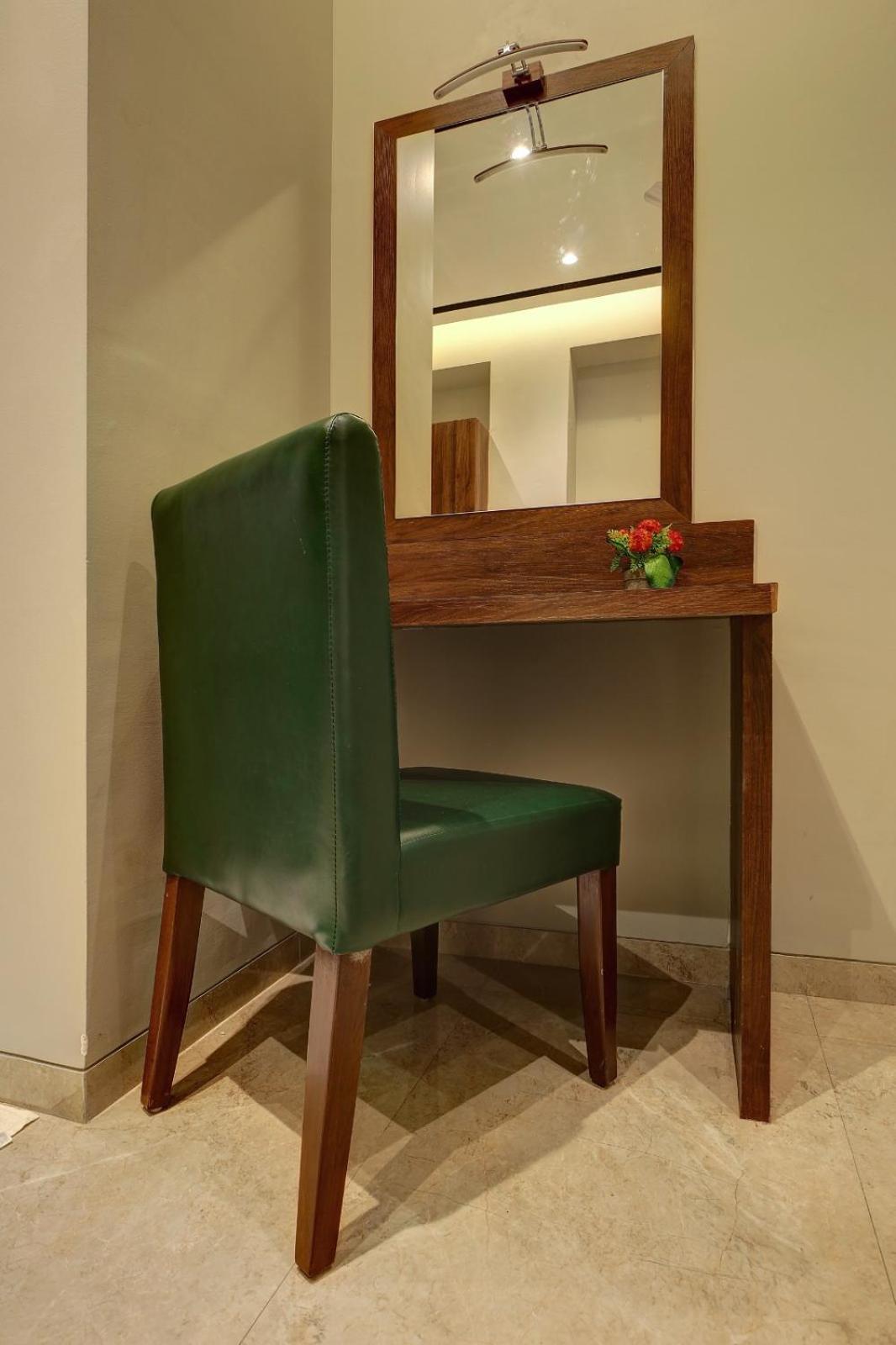 Magnus Fortune House Business Hotel , Magarpatta Mundhva Extérieur photo