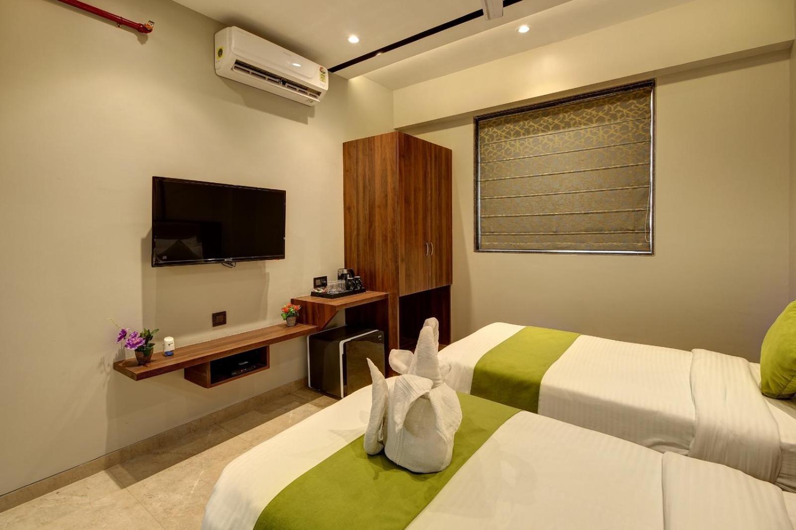 Magnus Fortune House Business Hotel , Magarpatta Mundhva Extérieur photo