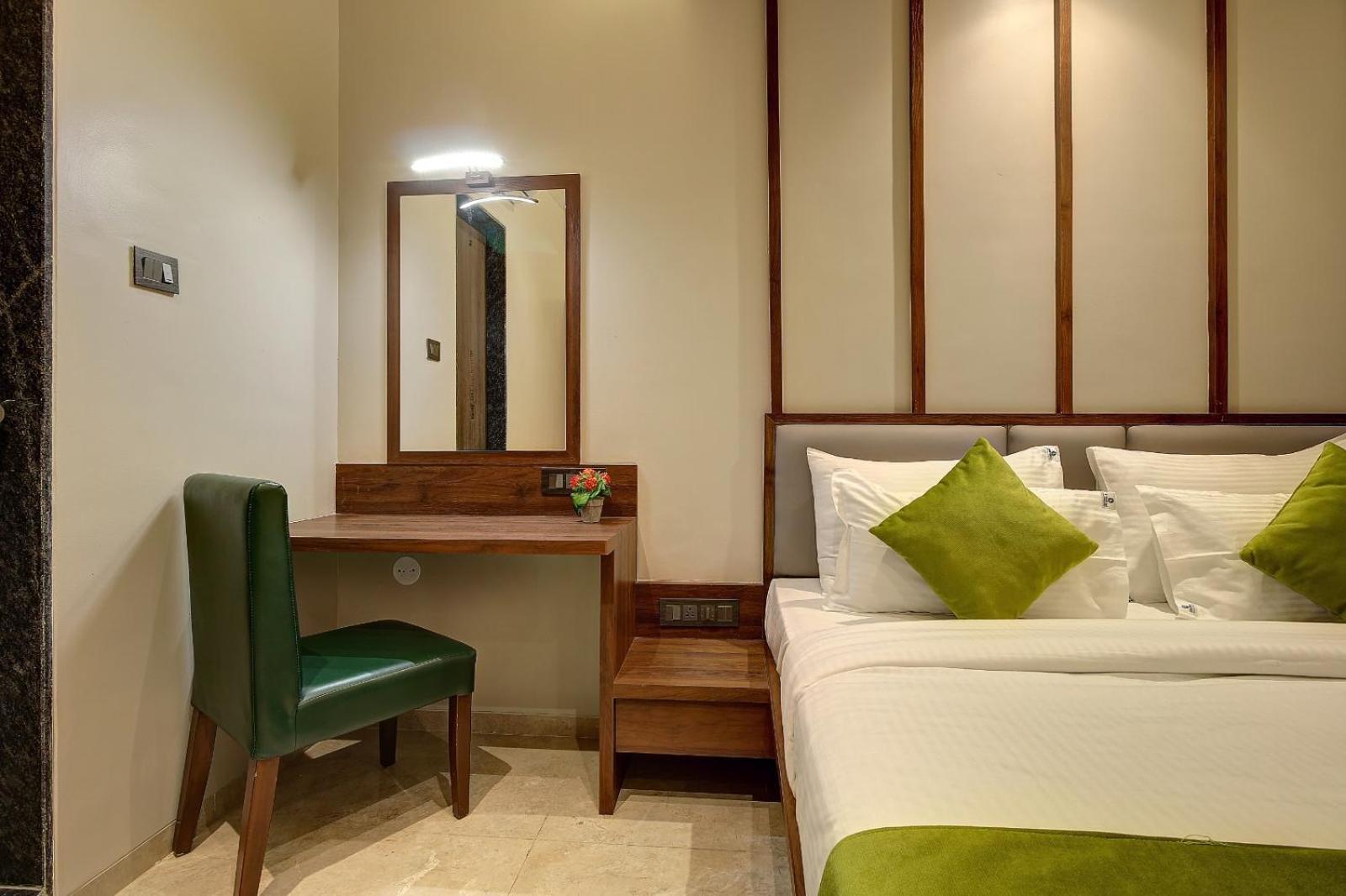 Magnus Fortune House Business Hotel , Magarpatta Mundhva Extérieur photo