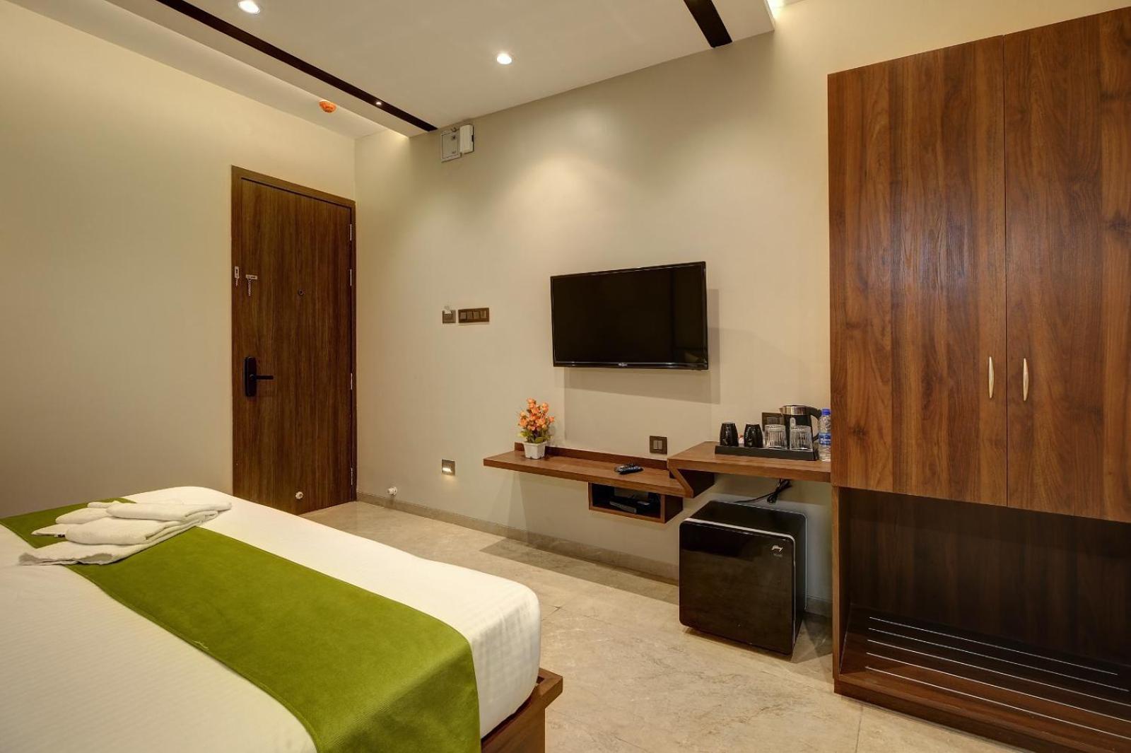 Magnus Fortune House Business Hotel , Magarpatta Mundhva Extérieur photo