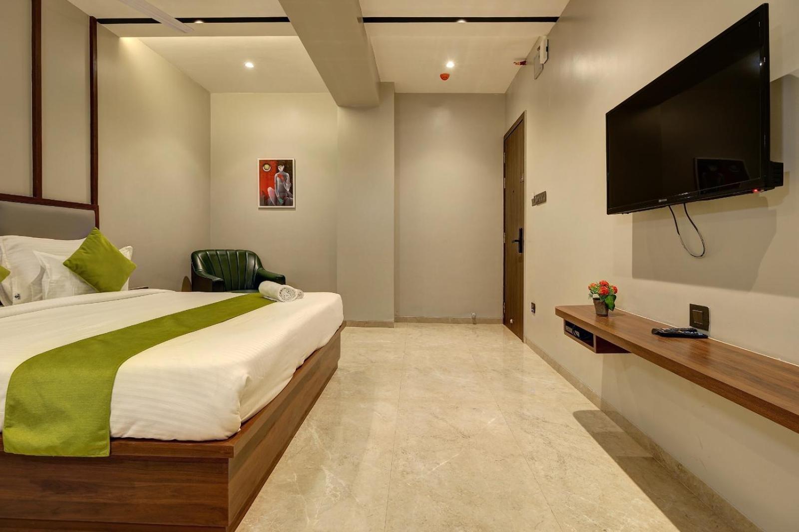 Magnus Fortune House Business Hotel , Magarpatta Mundhva Extérieur photo